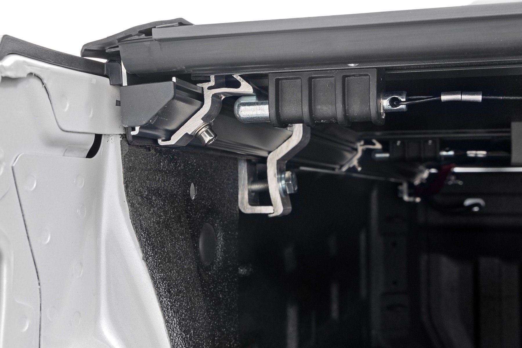 Hard Low Profile Bed Cover | 5'9" Bed | Rail Caps | Chevy/GMC 1500/2500HD/3500HD (14-19)