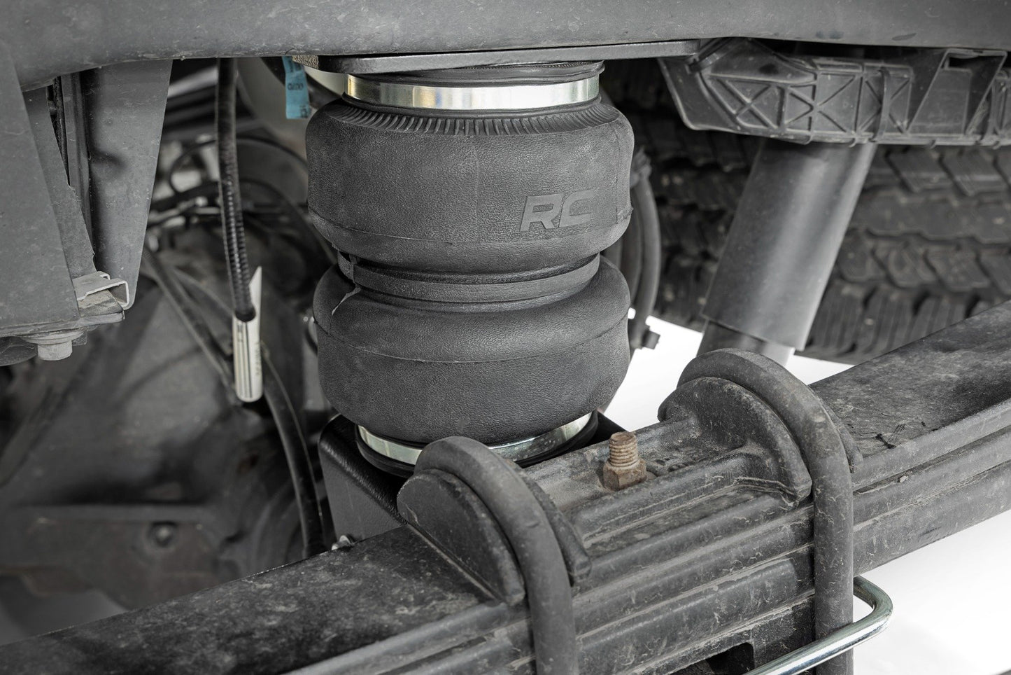 Air Spring Kit w/compressor | Ford F-250/F-350 Super Duty (17-22)